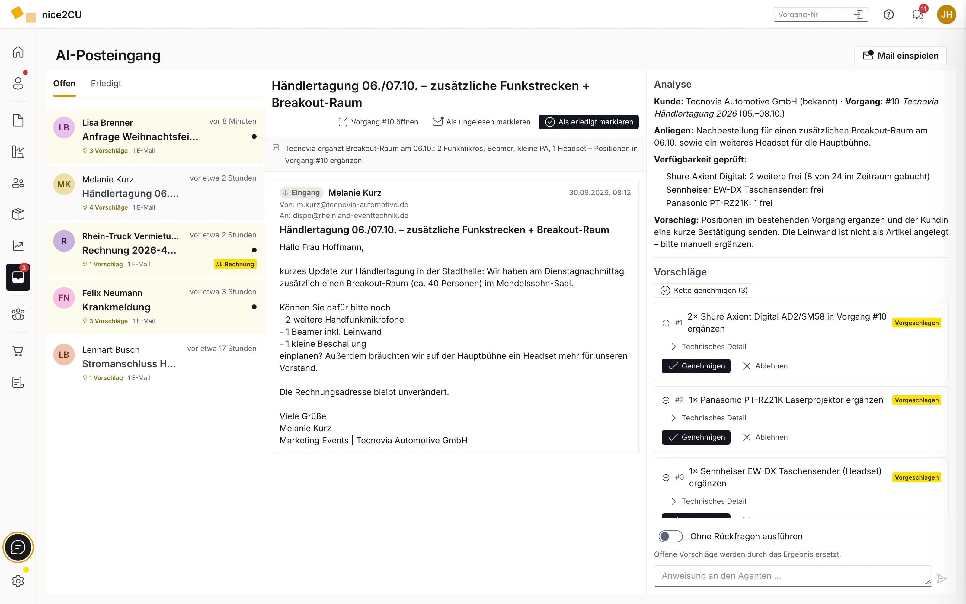 AI-Posteingang in nice2CU: Eine Kunden-E-Mail mit Nachbestellung, daneben die AI-Analyse mit Kunde, Vorgang, geprüfter Verfügbarkeit und Vorschlägen zum Genehmigen oder Ablehnen
