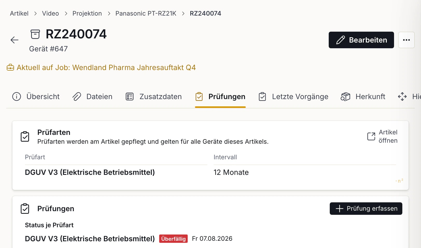 Reiter Prüfungen eines Projektors Panasonic PT-RZ21K: Prüfart DGUV V3 mit 12-Monats-Intervall, Status „Überfällig“ seit 07.08.2026